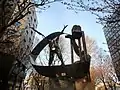 Sculpture À Albert Camus, à l'entrée de la rue Albert-Camus (sculpteur Michel Poix).