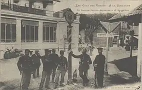 Au col de la Schlucht, un groupe franco-allemand à la frontière.