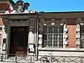 Au no&nbsp;24, l'École des enfants du spectacle.