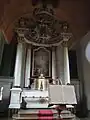 Le maitre-autel et le retable.
