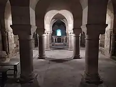 Crypte (parties hautes restaurées au XIXe&nbsp;siècle).