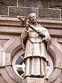 Statue en façade (démantelée)