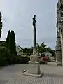 Le calvaire de l'enclos paroissial : vue d'ensemble.