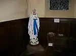 Statue de Notre-Dame de Lourdes.