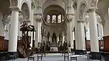 Nef de l'église avec maître-autel