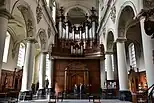 Nef arrière de l'église avec orgue