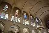Triforium et vitraux.
