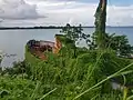 Épave du Bertina et vue sur la baie Mahault