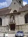 La porte latérale de style Renaissance.