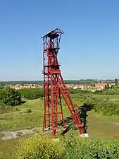 Le chevalement du puits no&nbsp;8.