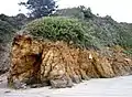 Falaise et grotte de l'île Salgren.