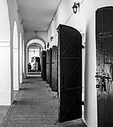 Sous arcades,