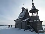 Vue de près de l'édifice.