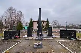 monument aux soldats soviétiques, classé à Vovchkiv.