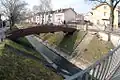 Le Buron canalisé à Yverdon-les-Bains longeant la rue du Buron et le chemin de Chalamont.