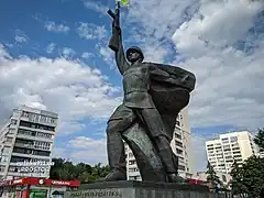 Monument aux libérateurs soviétiques à l'angle de l'avenue Nauka et de la rue Serpnya, classé.