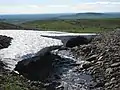 Basses terres de Sibérie du Nord, toundra et champ de neige dans le raïon dolgano-nénètse de Tamïmyr