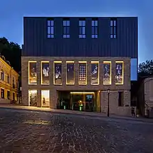 Le Театр на Подолі&nbsp;(uk), Descente Saint-André à Kiev, nommé au Prix de l'Union européenne pour l'architecture contemporaine Mies-van-der-Rohe. Octobre 2020.