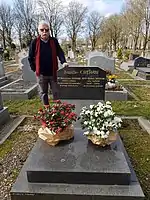 Sépulture du professeur Mahmoud Chehabi, au cimetière parisien de Thiais, à la 101e&nbsp;division, rang 16.