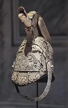 Casque d'apparat en ivoire du souverain George II (roi de Grande-Bretagne) offert à John Ligonier, Musée Goya, Castres.