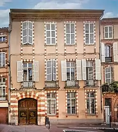 no&nbsp; 28 : Hôtel Potier de La Terrasse construit au XVIIe&nbsp;siècle.