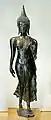 Bouddha marchant Bronze de l'école de Sukhothai XIVe&nbsp;siècle. Thaïlande actuelle