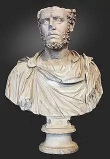 Buste à paludamentum frangé d’un haut fonctionnaire de l’Empire