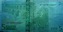 Billet de 5 euros sous lumière UV (Verso)