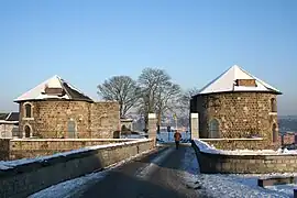 La tour au four et la tour aux chartes ou tour de la trésorerie (XIIe&nbsp;siècle).