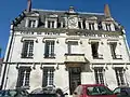 L'hôtel de la Thaumassière (XVIIe&nbsp;siècle), de nos jours immeuble « Cœur de France », désormais école de langues.