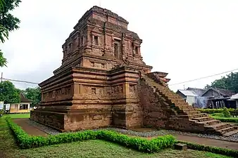 Le Candi Gunung Gangsir