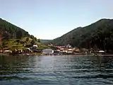 Listvianka, au débouché de la Rivière Angara