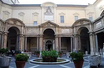 Cour octogonale