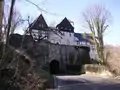 Vue du côté est, avec le tunnel