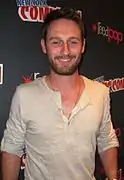 Josh Stewart interprète The Watcher