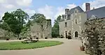 Château de Kerambarh ː cour intérieure.