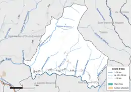 Carte en couleur présentant le réseau hydrographique de la commune