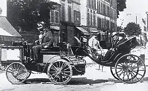 La nuéro 4 de dion-bouton, conduite par albert de dion