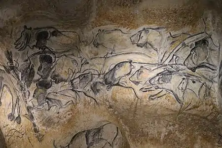 27&nbsp;: Panneau des lions (partie droite), les lions regardent les bisons, les bisons regardent devant la paroi d’où ils s’échappent.