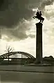 1920 lancier Prussien sur la place de Düsseldorf