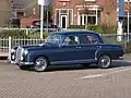 Mercedes-Benz 220 S (1959).