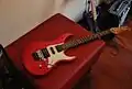 Yamaha Pacifica 921 de 1990, équipée de deux micros doubles et d'un micro simple au milieu, et d'un vibrato Floyd Rose.