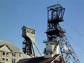 Pulversheim / Ungersheim, les chevalements Rodolphe 1, en acier, et Rodolphe 2, en béton.