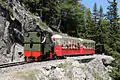 La locomotive à vapeur Lieseli du petit train panoramique d'Émosson arrivant au croisement no 1.