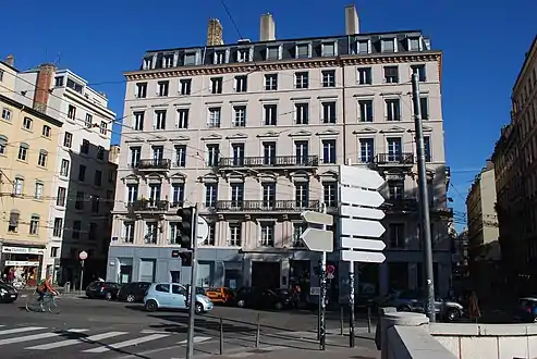 no 1, quai de la Pêcherie,au bout du quai Saint-Vincent à gauche
