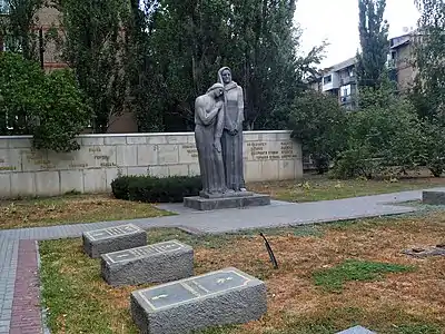 Mères en deuil, statues du cimetière classé.
