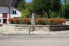 Une fontaine.