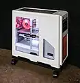 Un boîtier des années 2010, personnalisé avec des LEDs.