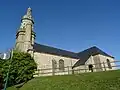 Église Saint-Pierre-aux-Liens d'Arzano ː vue d'ensemble.
