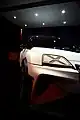Photographie d'une voiture blanche.